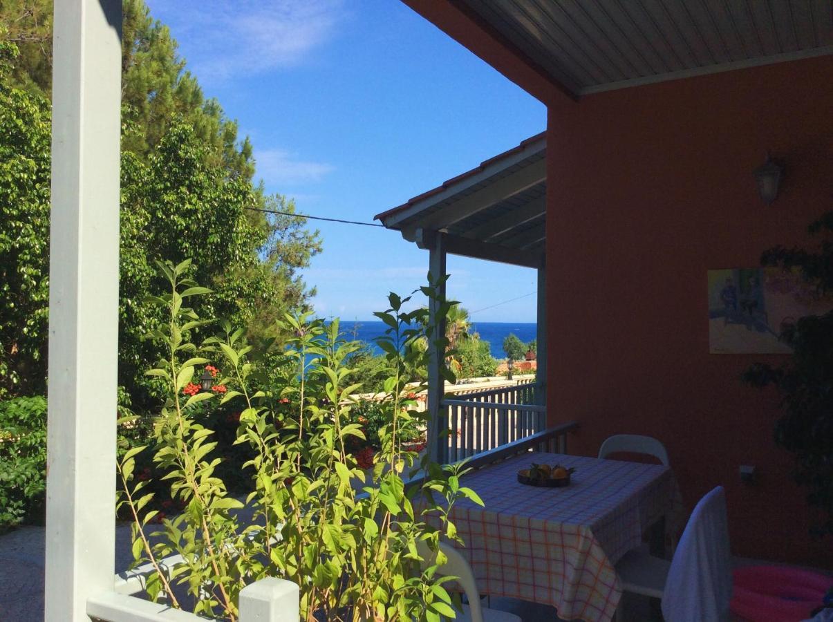 Mihaila Seaside: 2 Bedroom Bungalows Kefalonia Спартия Екстериор снимка